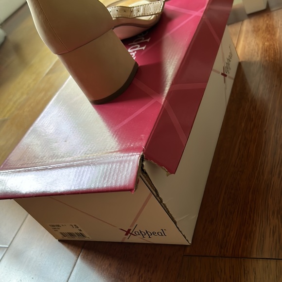 🎉HP🎉 Women’s strap sandals, heels in nude size 7.5. - Picture 14 of 14